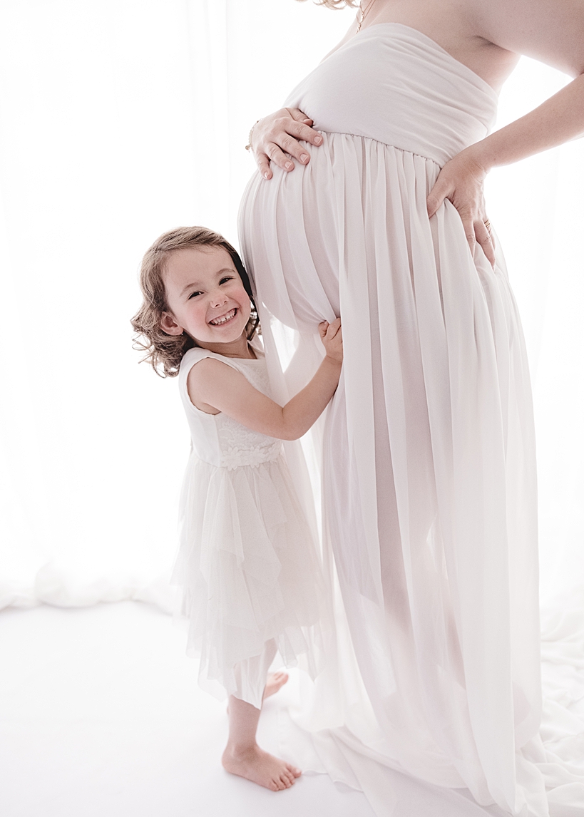 Babybauchshooting mit älteren Kindern
