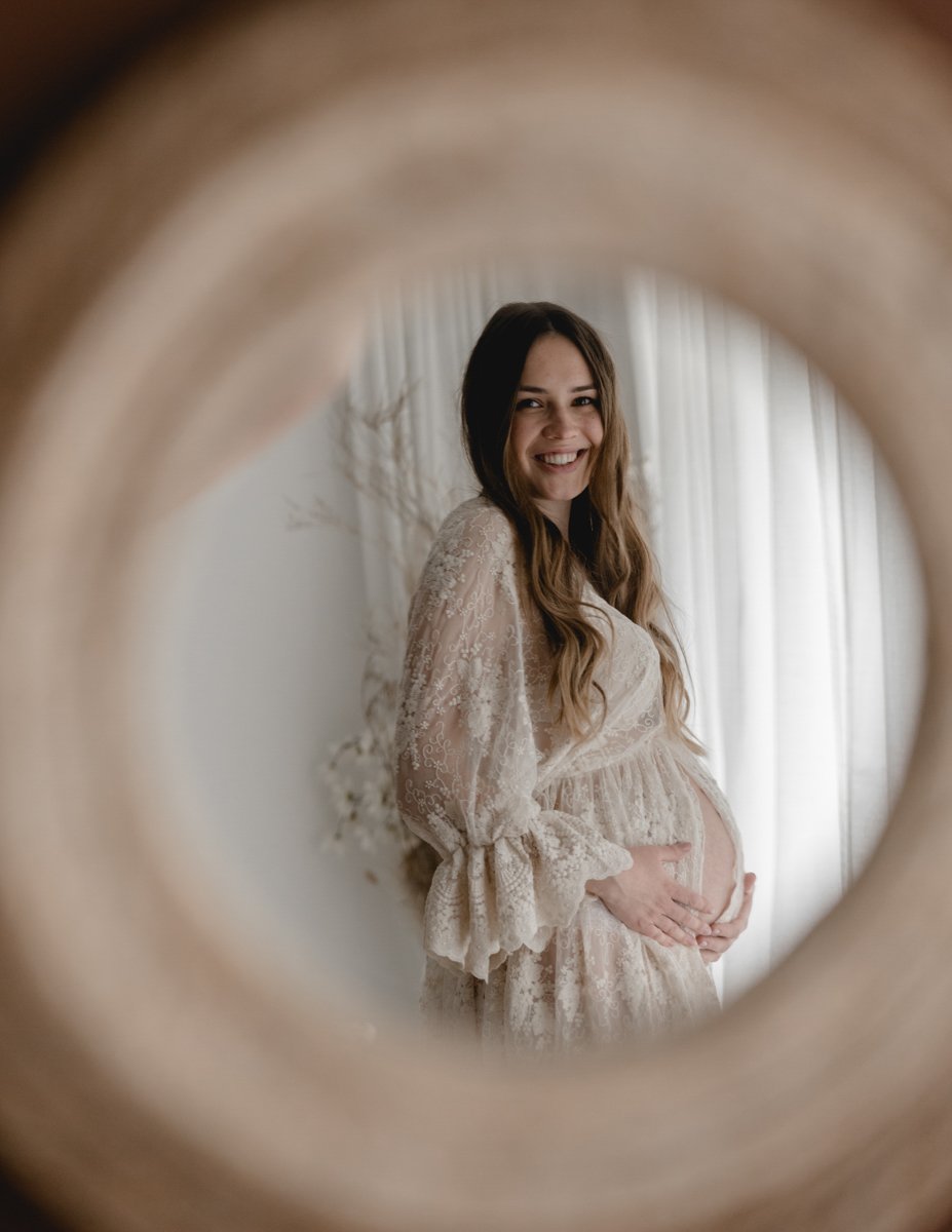 Kreative Detailaufnahme beim Babybauchshooting