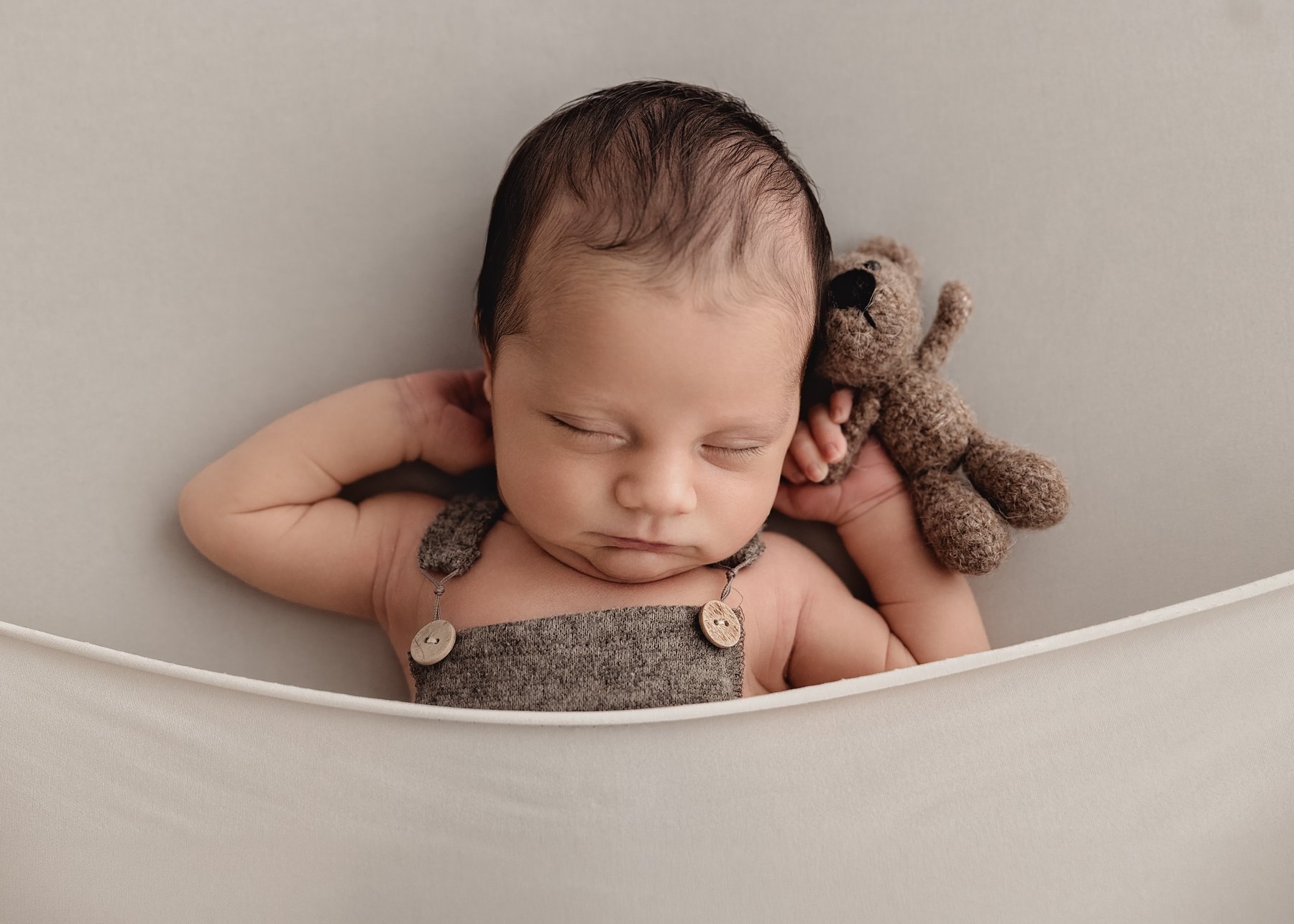 Newborn-Fotografie Düsseldorf – Neugeborenes in kreativem Setting